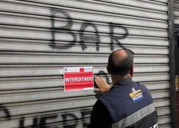 Fiscalização fecha estabelecimento em Rio das Ostras