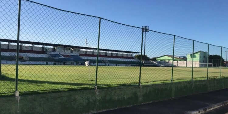 Ídolos do futebol brasileiro estarão em Cabo Frio; alimentos podem ser trocados por ingressos