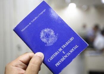 Macaé abre mais de 1,2 mil vagas de emprego; destaque para offshore, comércio e serviços