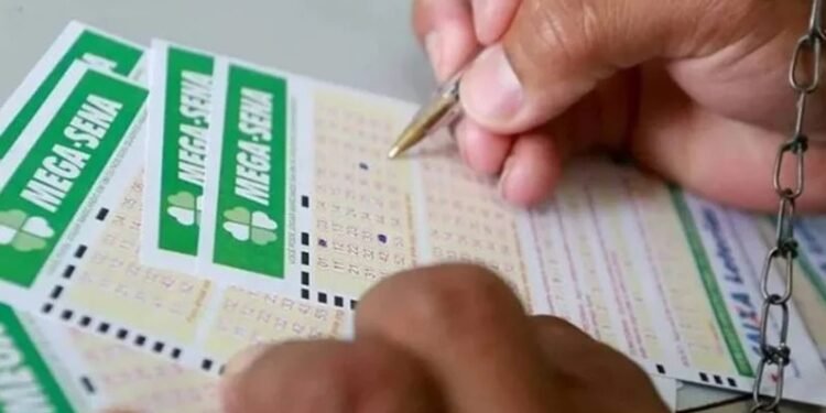 Aposta simples leva sozinha R$ 30 milhões da Mega-Sena; quina paga mais de R$ 37 mil — veja os números