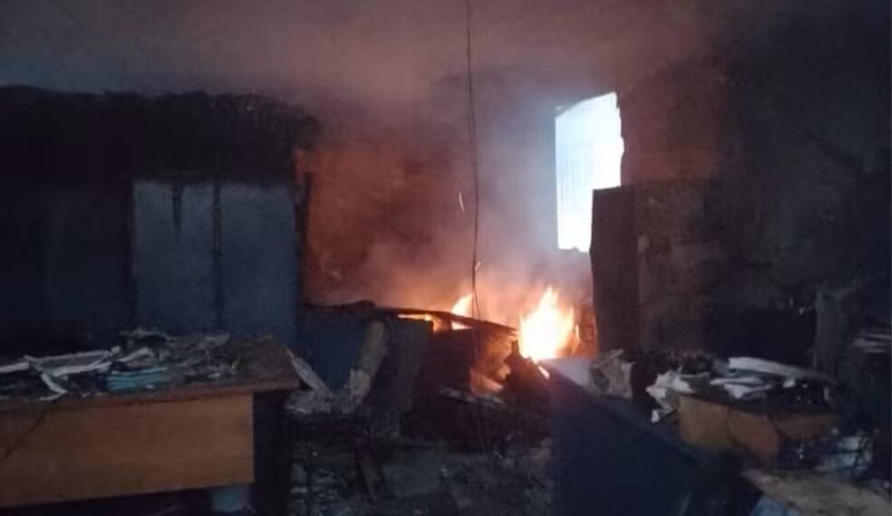Secretaria da Fazenda de Araruama pega fogo; documentos foram consumidos pelas chamas