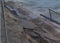 Força do mar derruba muro de contenção na Boca da Barra, em Rio das Ostras