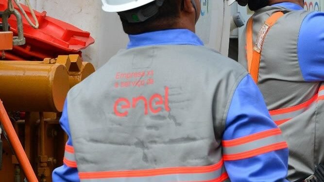 ‘Gato’ de energia é encontrado em churrascaria de Rio das Ostras