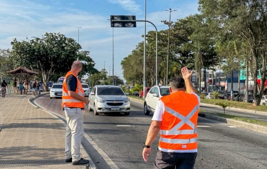 Rio das Ostras coloca novos colaboradores nas ruas para atuar no trânsito; Prefeitura não explica origem da equipe