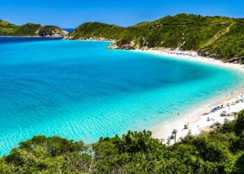Arraial do Cabo entra para ranking das 50 praias mais bonitas do mundo em 2026; veja lista