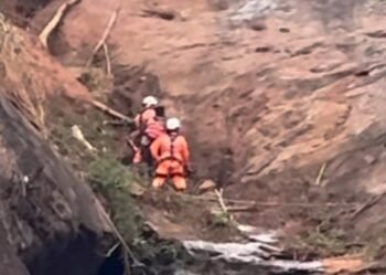 Moradora de Búzios é resgatada após queda em fenda no Morro do Cristo, em Juiz de Fora