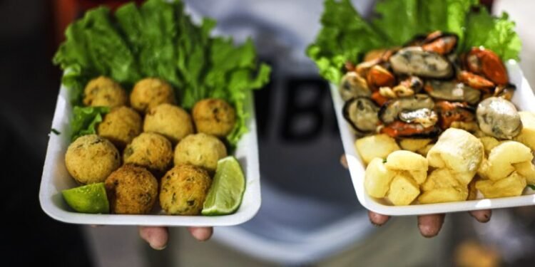 Festival de Mariscos e Crustáceos movimenta o Peró, em Cabo Frio