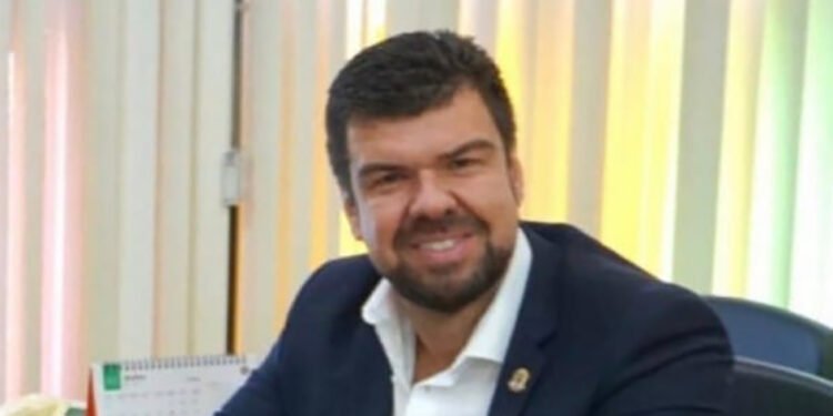 Prefeito de Macaé e vice podem ter diplomas cassados após pedido da Procuradoria Eleitoral