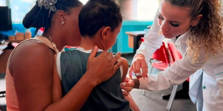 Arraial do Cabo convoca famílias para atualizar vacinação de crianças e adolescentes; veja datas