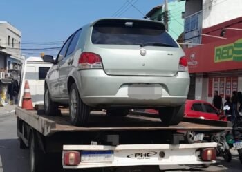 Carro de “lotada” é apreendido em Arraial do Cabo