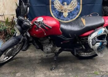 Ação rápida recupera moto furtada na Praia dos Anjos, em Arraial do Cabo; veículo estava estacionado