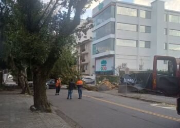 Rajadas de 109 km/h atingem litoral de SP; Rio segue em alerta para ventos fortes