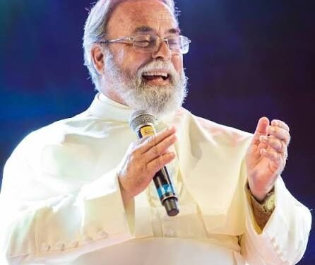 Padre Antônio Maria é destaque na Festa de Nossa Senhora da Saúde em Casimiro; Sadami do Sambô também é atração
