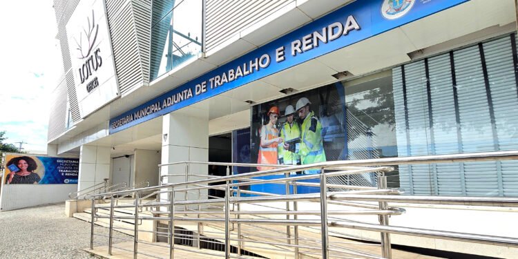 Mais de 1.200 vagas de emprego offshore e onshore estão abertas em Macaé; veja