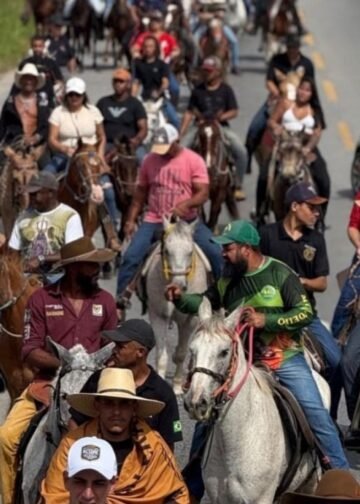 Cavalgada de Nossa Senhora Aparecida reúne cerca de 500 participantes em Araruama