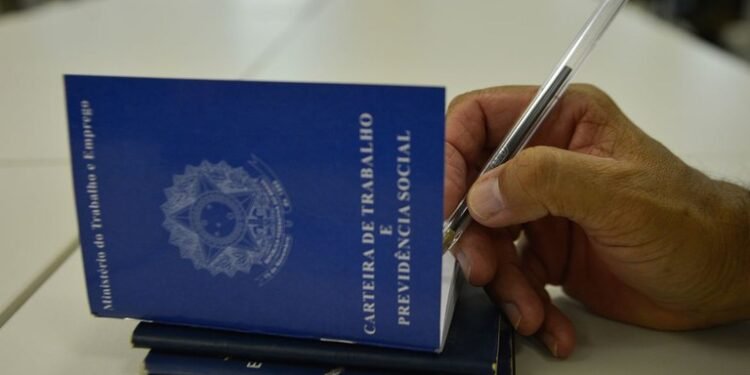 Macaé tem 1.230 vagas de emprego on e offshore abertas nesta semana