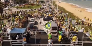 Flávio Bolsonaro percorre cidades da região em agenda de campanha