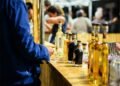 Feira da Cachaça reúne produtores e shows gratuitos em Cabo Frio