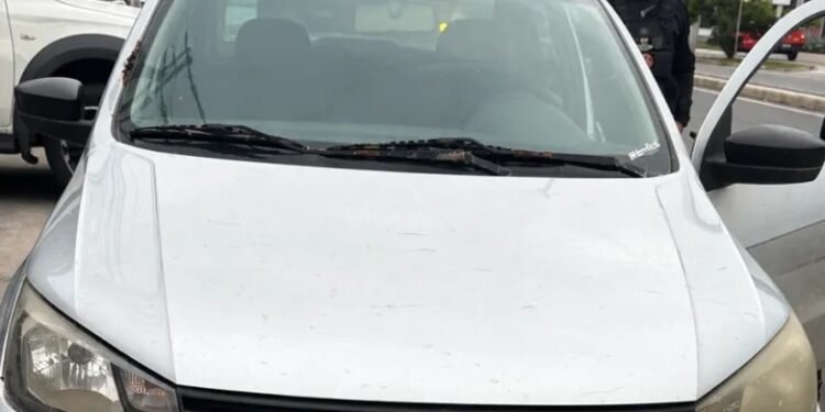Câmeras detectam suposto carro clonado em Cabo Frio; veículo foi apreendido para perícia