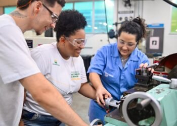 Petrobras abre 300 vagas em cursos gratuitos com bolsa em Macaé, Campos e Duque de Caxias