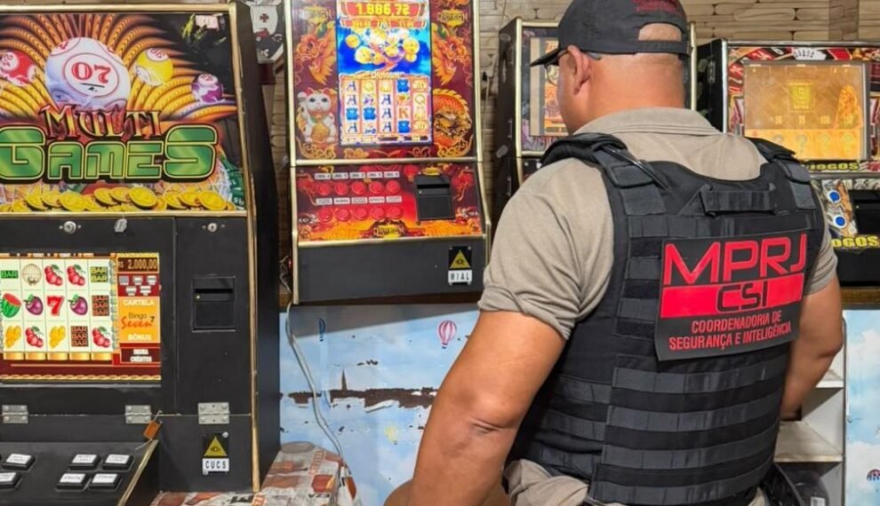 Denúncia anônima leva à apreensão de 12 caça-níqueis em Iguaba Grande