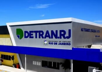 Greve do Detran RJ chega ao fim e atendimento é retomado nesta segunda (26); motoristas terão isenção de multa