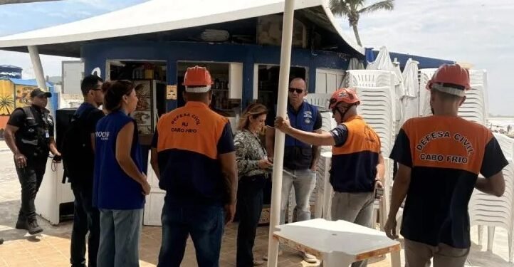 Alimentos vencidos, cobrança inadequada e outras irregularidades provocam interdição de 3 estabelecimentos no Peró, em Cabo Frio