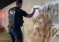 Pichações com símbolos de facções são apagadas de muros durante operação conjunta em Araruama